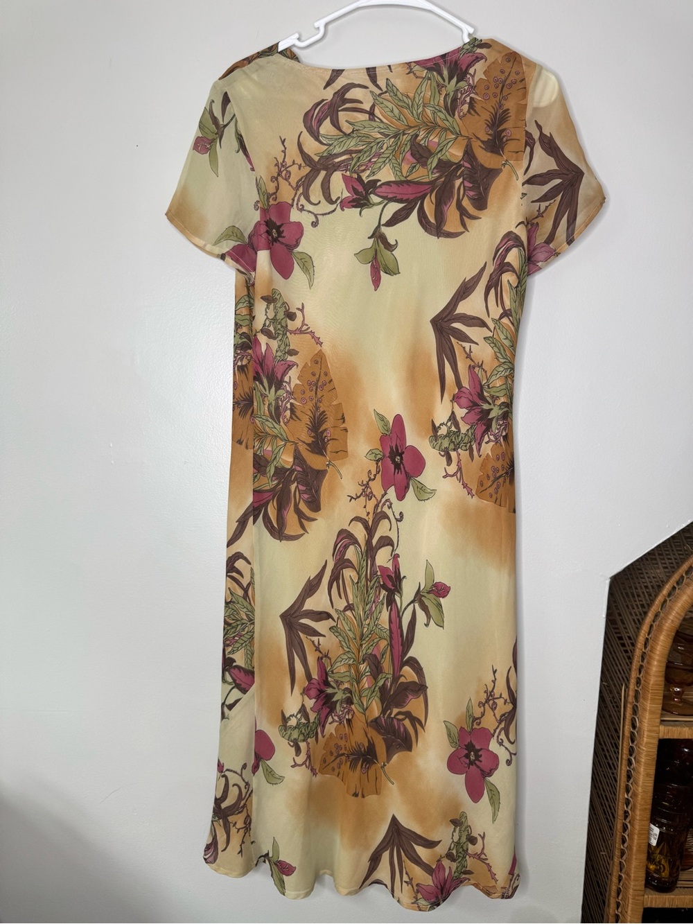 Vintage 100% silk dress. Floral Print Short-Sleeve Midi Dress